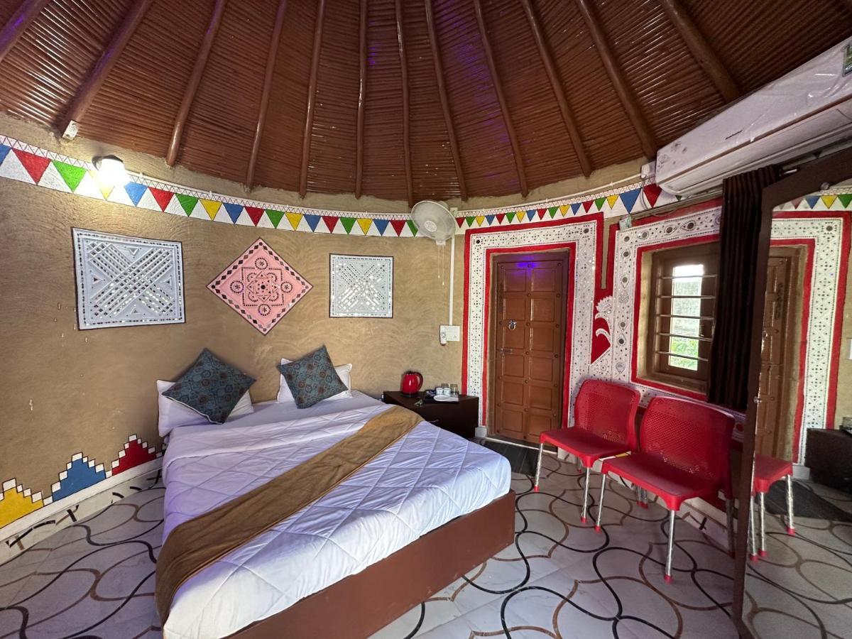 Modhera Sunrise Resort - Tents Bhungas Jungle Restaurants & Candlelight Dining Kalri Exterior photo