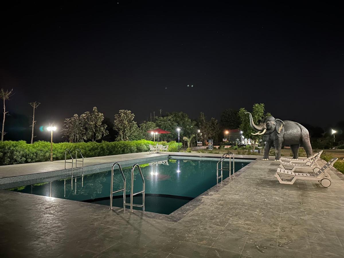 Modhera Sunrise Resort - Tents Bhungas Jungle Restaurants & Candlelight Dining Kalri Exterior photo