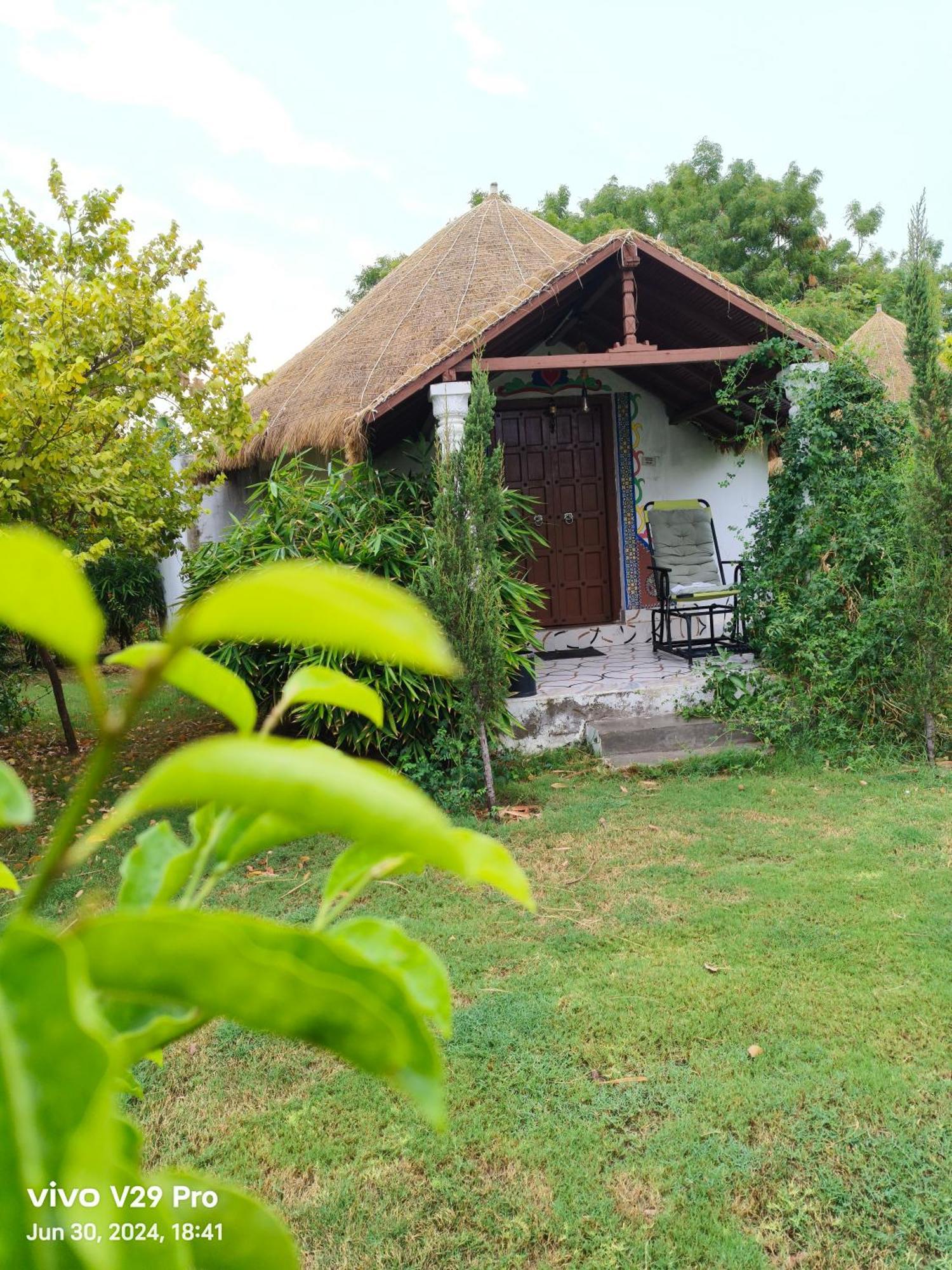 Modhera Sunrise Resort - Tents Bhungas Jungle Restaurants & Candlelight Dining Kalri Exterior photo